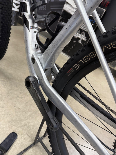 2024 TREK SUPERCALIBER 9.9 XTR Gen 2 M/L Frame 29" Wheels 1x12 Speed Argent Drizzle