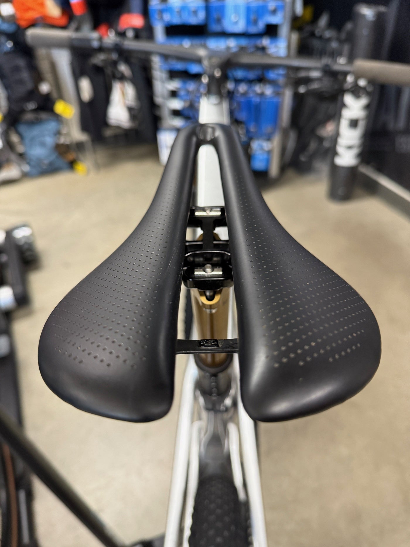 2024 TREK SUPERCALIBER 9.9 XTR Gen 2 M/L Frame 29" Wheels 1x12 Speed Argent Drizzle