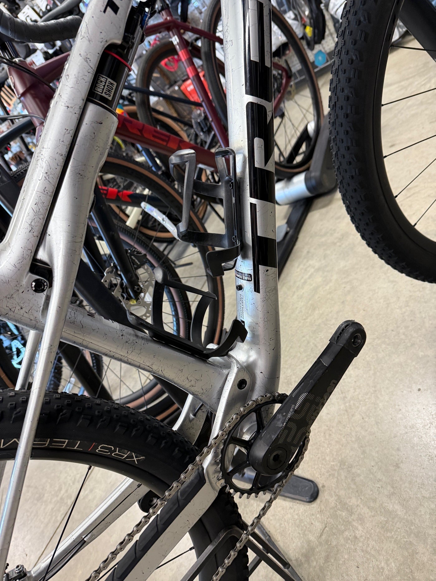 2024 TREK SUPERCALIBER 9.9 XTR Gen 2 M/L Frame 29" Wheels 1x12 Speed Argent Drizzle