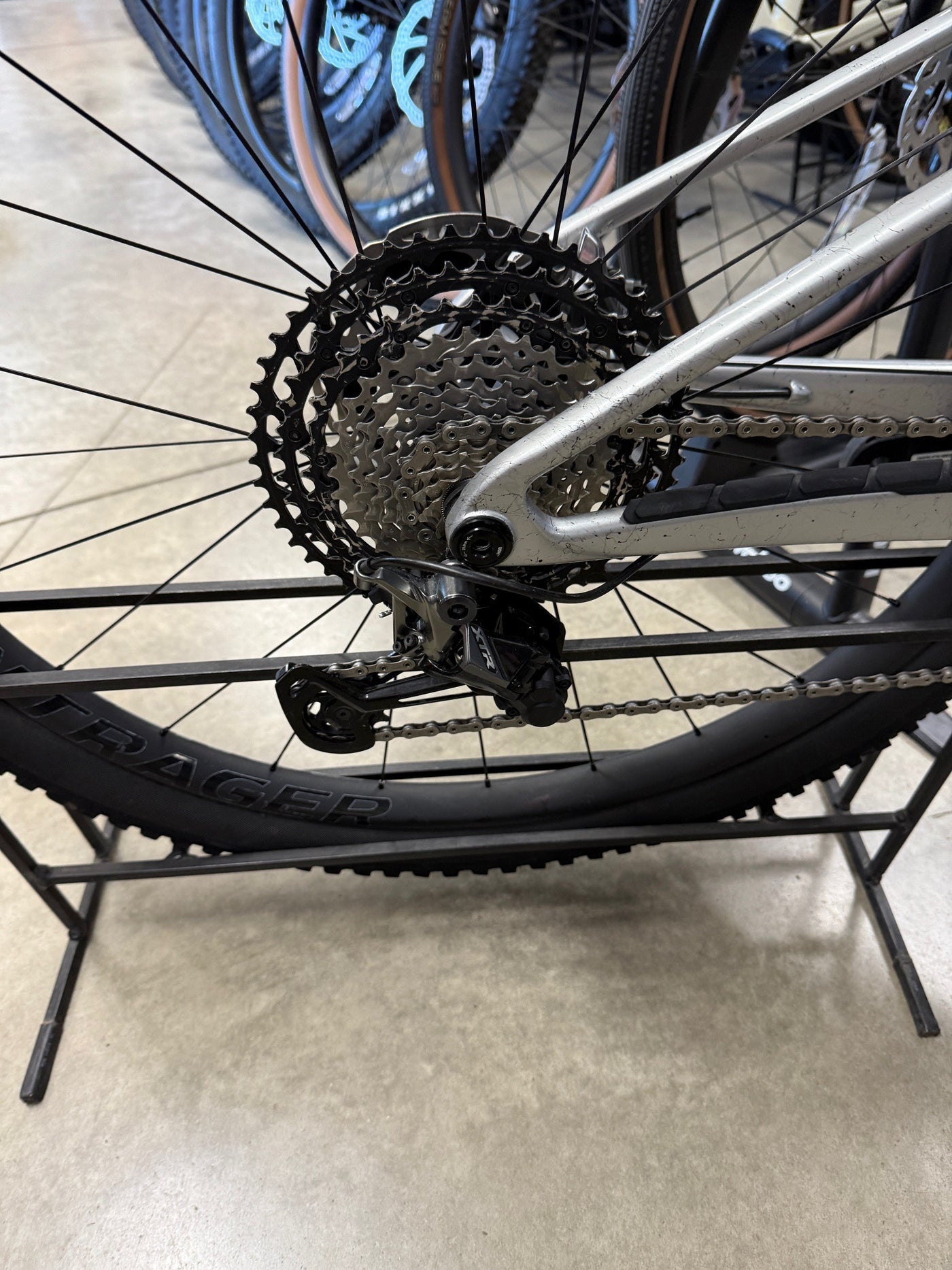 2024 TREK SUPERCALIBER 9.9 XTR Gen 2 M/L Frame 29" Wheels 1x12 Speed Argent Drizzle