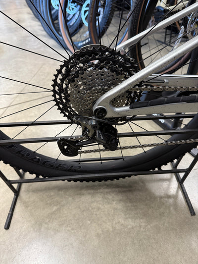 2024 TREK SUPERCALIBER 9.9 XTR Gen 2 M/L Frame 29" Wheels 1x12 Speed Argent Drizzle