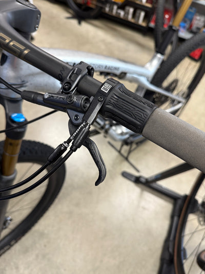 2024 TREK SUPERCALIBER 9.9 XTR Gen 2 M/L Frame 29" Wheels 1x12 Speed Argent Drizzle