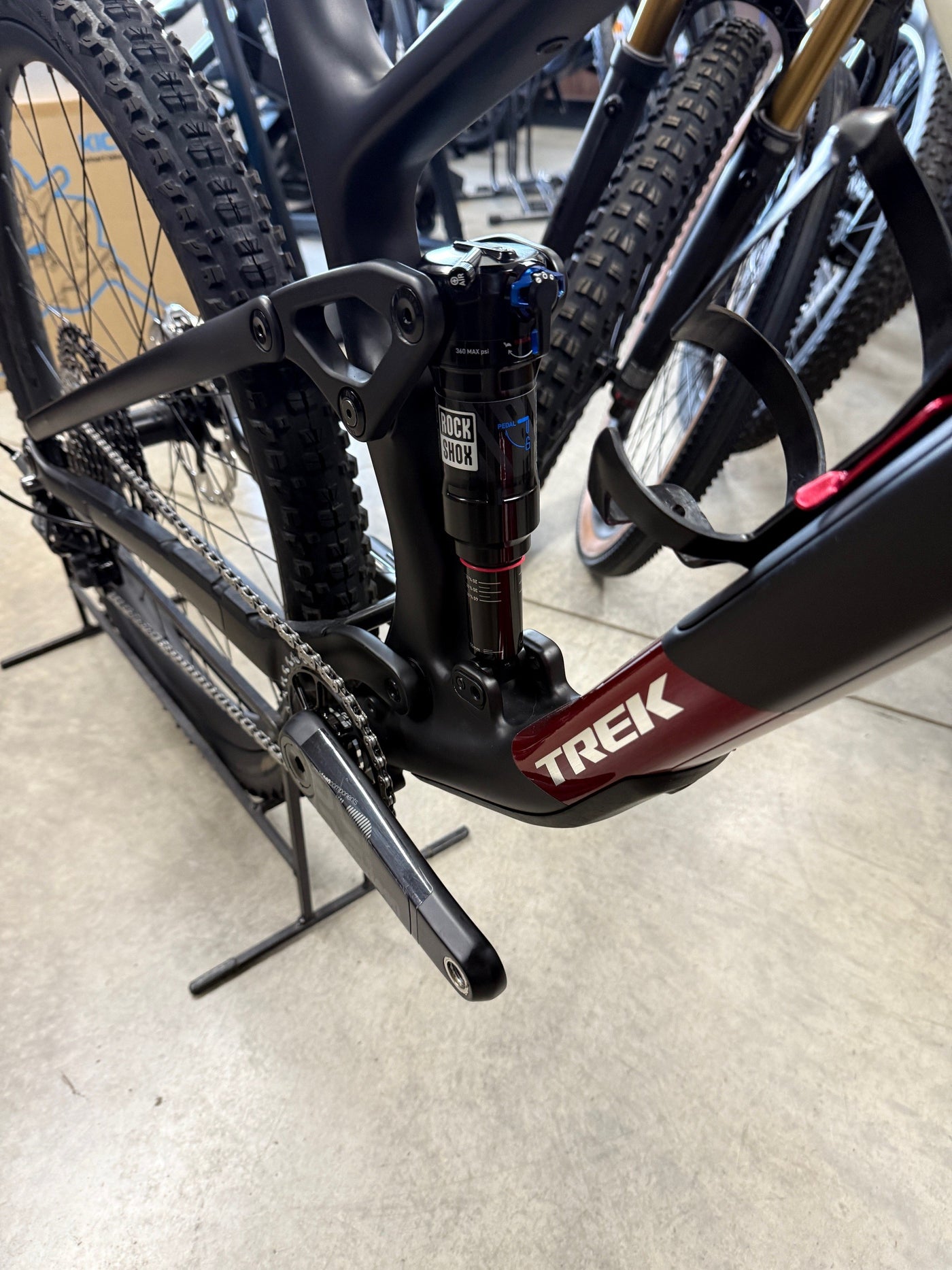 2025 TREK TOP FUEL 9.9 XTR  Gen 4  M/L Frame 29" Wheels 1x12 Speed Matte Black