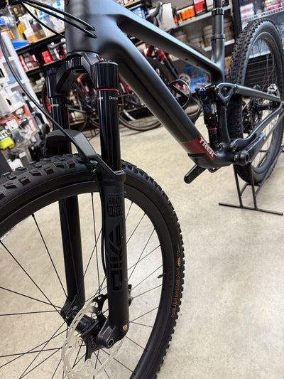 2025 TREK TOP FUEL 9.9 XTR  Gen 4  M/L Frame 29" Wheels 1x12 Speed Matte Black