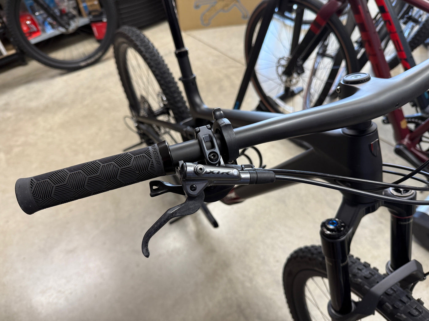 2025 TREK TOP FUEL 9.9 XTR  Gen 4  M/L Frame 29" Wheels 1x12 Speed Matte Black