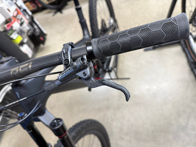 2025 TREK TOP FUEL 9.9 XTR  Gen 4  M/L Frame 29" Wheels 1x12 Speed Matte Black