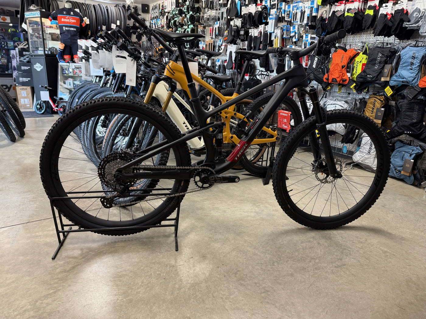 2025 TREK TOP FUEL 9.9 XTR  Gen 4  M/L Frame 29" Wheels 1x12 Speed Matte Black