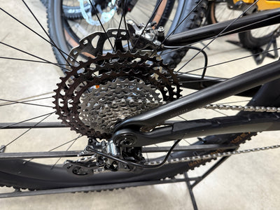 2025 TREK TOP FUEL 9.9 XTR  Gen 4  M/L Frame 29" Wheels 1x12 Speed Matte Black
